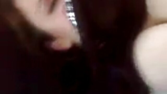 Une salope brune stream french porn se fait enculer