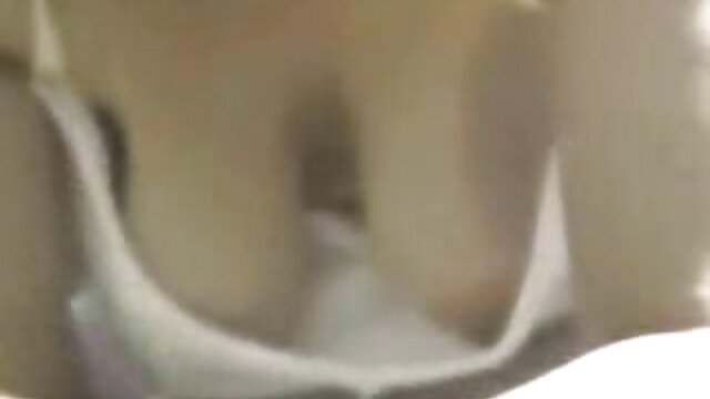 Trio de bureau entre deux bites et une chatte porno french family