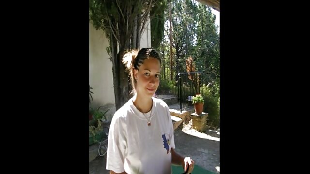 Petite film sexe espagnol MILF japonaise aime les jouets et la bite