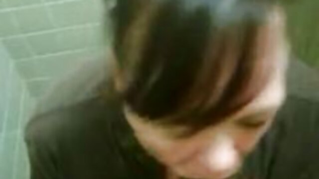 Plus profond. video porno traduit en arabe Vicki et Veronica font une pipe à la troisième roue