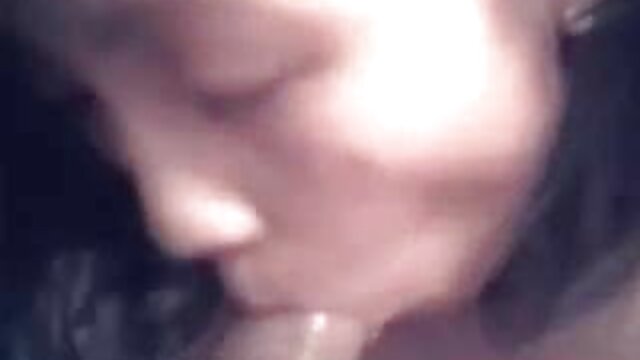 Stud bisexuel film gay porno francais vissé pendant qu'une fille chaude suce sa bite