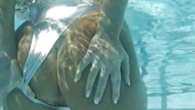 Karma porno hd fr Rx regarde un homme aux cheveux gris lui marteler la chatte