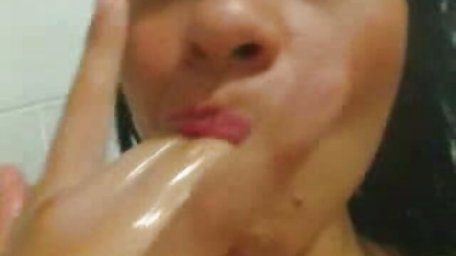 Une asiatique free porno francai très sexy a des relations sexuelles lesbiennes romantiques avec sa redhe