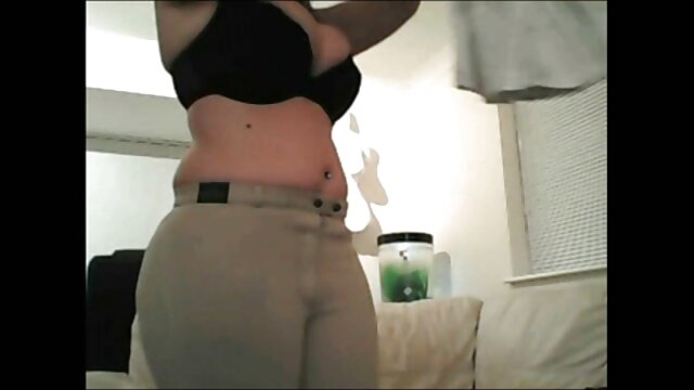 Babe tatouée gémit bruyamment pendant sex french amateur qu'elle se fait baiser