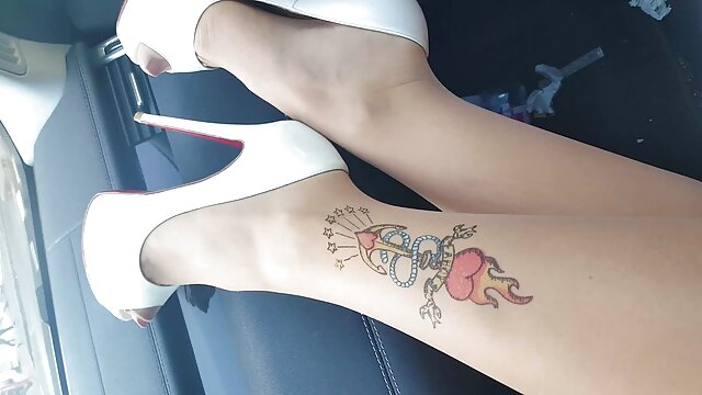 Coquine de 19 ans suce une bite porno francais hentai avant de se faire défoncer la chatte